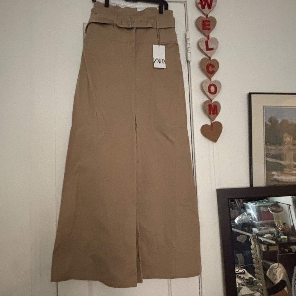 NWT High Rise Wide leg jeans with belt, Sz M